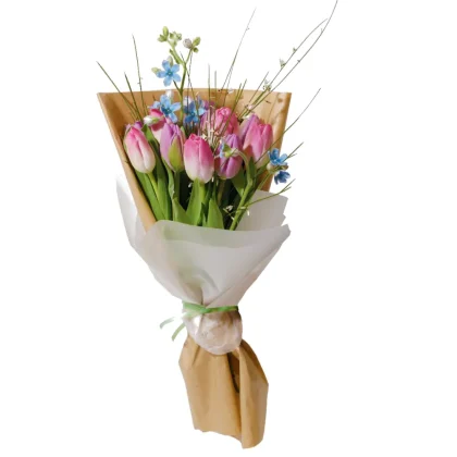 Buchet cu 11 Lalele Roz, Oxypetalum Albastru și Genista Parfumată