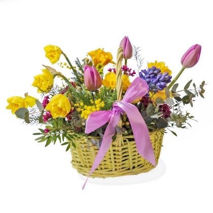 Coșuleț de Primăvară cu Narcise, Frezii și Lalele – Mix Floral Galben-Roz